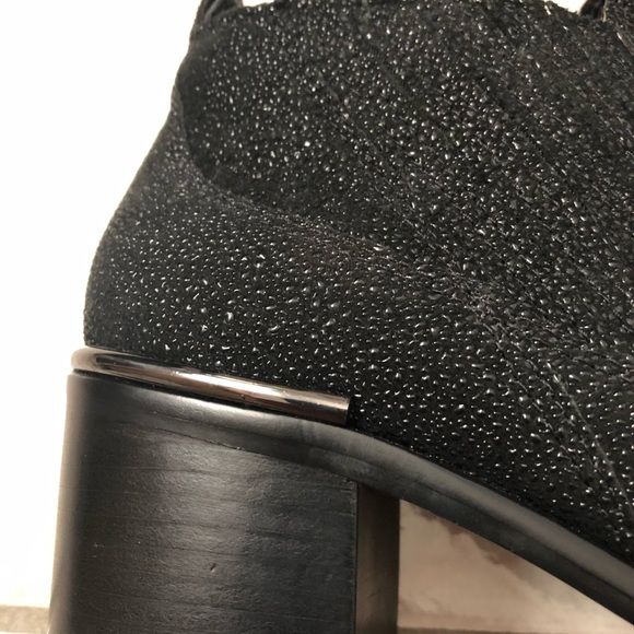 NEW Dolce Vita Textured Ankle Pointed Toe Booties - Picture 4 of 8